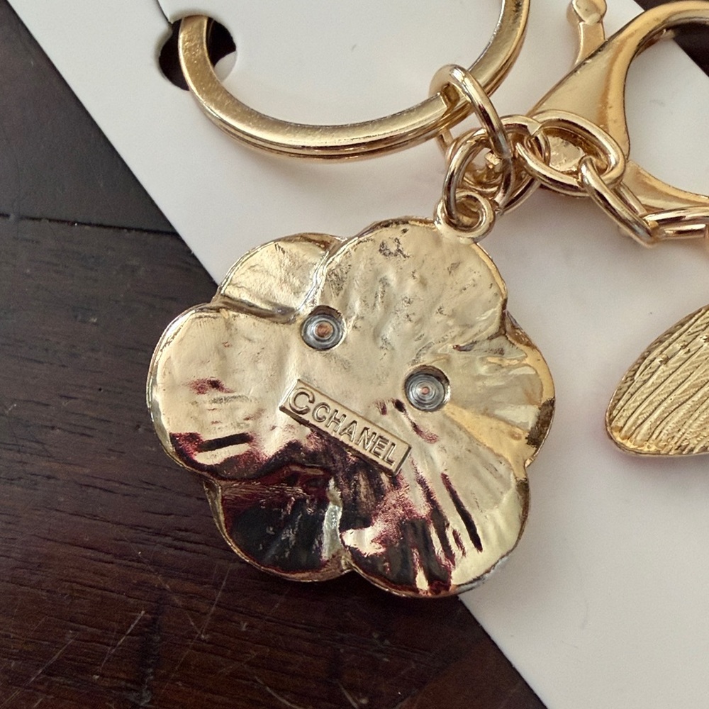 Mint Fashion Gold and White Floral Key Chain / Bag tag - Picture 6 of 8